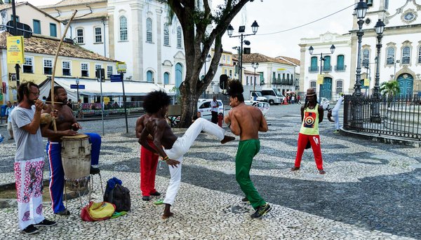 Comment la pratique régulière de la Capoeira peut-elle améliorer la coordination et l'agilité?